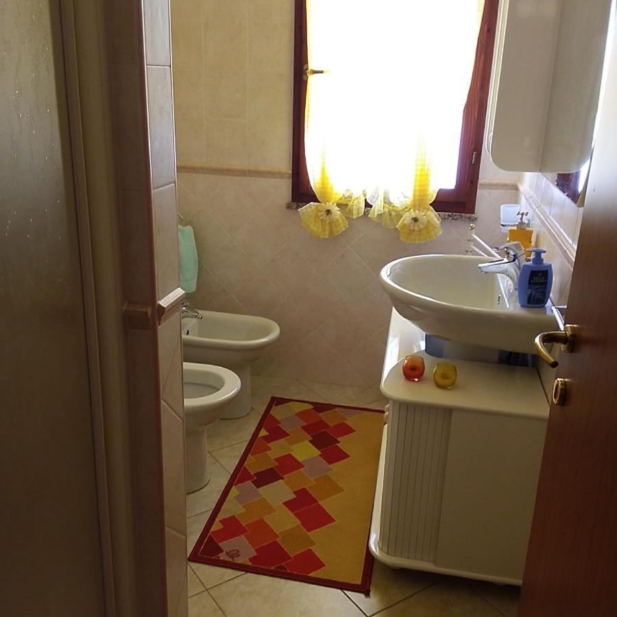 Casa Vacanze Antonella Pula A 750Mt Dal Centro. Bagian luar foto